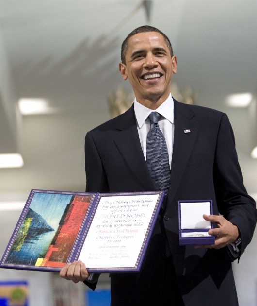 Obama saņem Nobela prēmiju