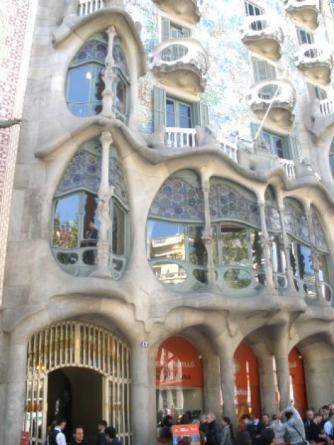 Casa Batllo, slavenā Gaudi būvētā ēka jeb vienkārši "Māja no kauliem".