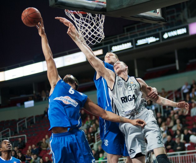 Basketbols: VEF Rīga - Azovmash - 38