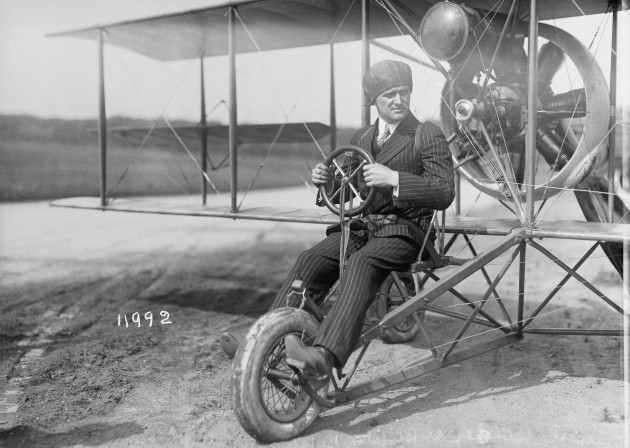 Pilot Lincoln Beachey in early biplane