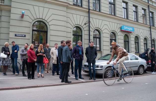 Elizabetes ielā sāk iezīmēt pirmo velojoslu Rīgā - 29