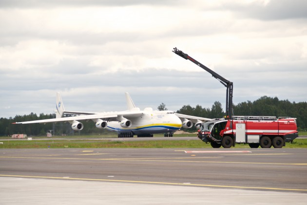 Rīgā nolaižas pasaulē lielākā lidmašīna An-225 Mriya - 47