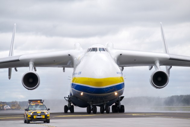 Rīgā nolaižas pasaulē lielākā lidmašīna An-225 Mriya - 58