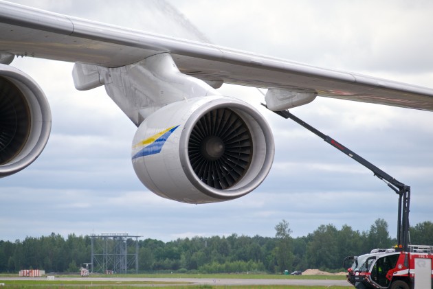 Rīgā nolaižas pasaulē lielākā lidmašīna An-225 Mriya - 63