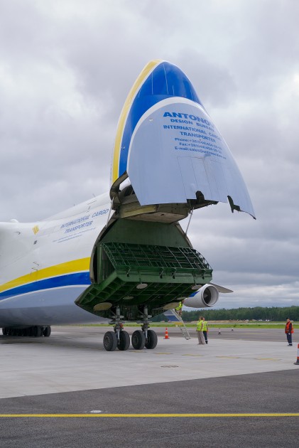 Rīgā nolaižas pasaulē lielākā lidmašīna An-225 Mriya - 76