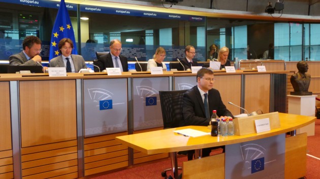 EP deputāti izjautā Dombrovski - 9