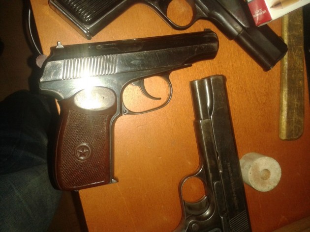 Policija atsavina nelegālo kaujas ieroču krājumus - 15