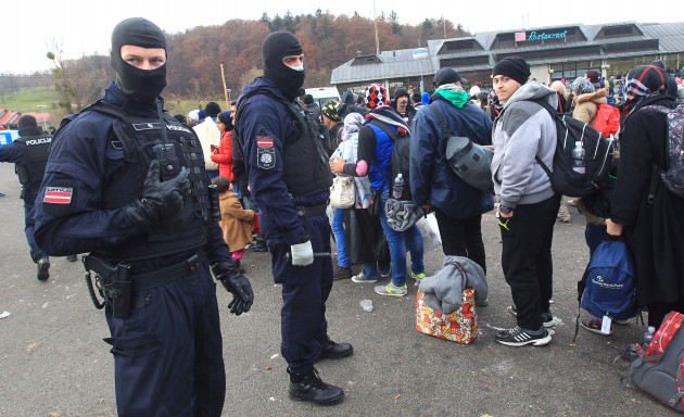 Valsts policija Slovēnijā koordinē bēgļu plūsmu - 7
