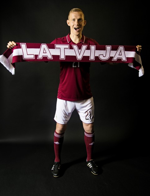 Īpašā fotosesijā Latvijas futbolisti izrāda savas jaunās formas - 3