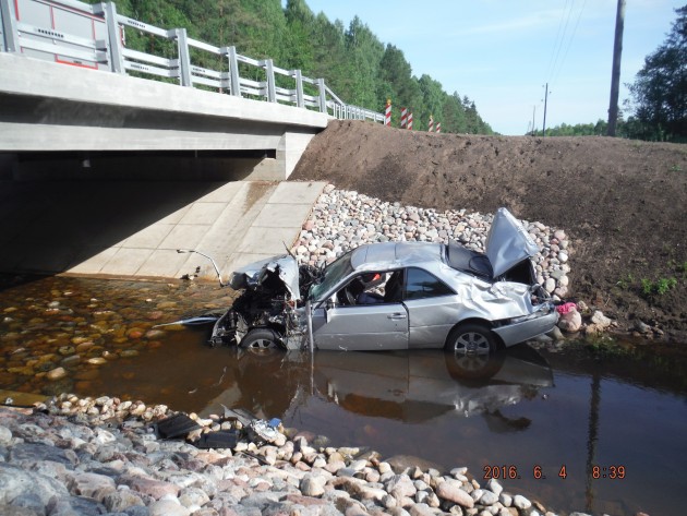 Rucavas novadā ‘Mercedes’ ietriecas tilta margās un iekrīt upē - 2