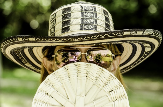 sieviete vasara saulesbrilles platmale cepure atvaļinājums brīvdienas