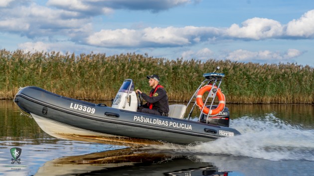 Rīgas pašvaldības policija demonstrē jauno laivu  - 34