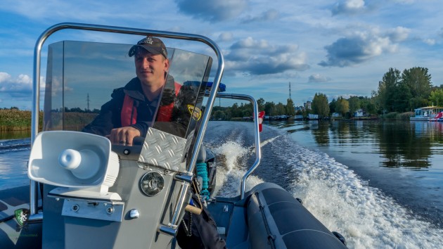Rīgas pašvaldības policija demonstrē jauno laivu  - 35