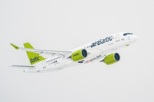 CS300 airBaltic ierodas Rīgā - 6
