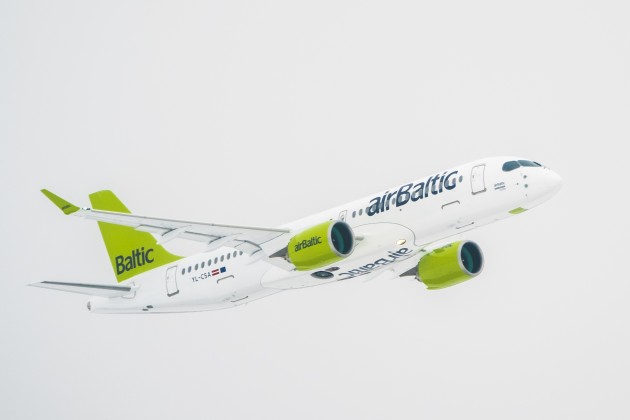 CS300 airBaltic ierodas Rīgā - 7