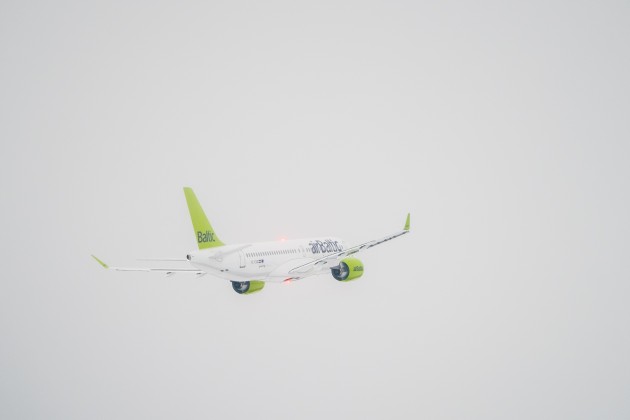 CS300 airBaltic ierodas Rīgā - 12