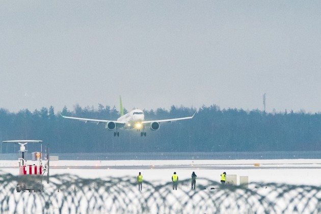 CS300 airBaltic ierodas Rīgā - 16