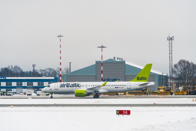 CS300 airBaltic ierodas Rīgā - 30
