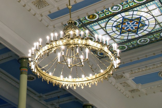 Riga synagogue-interior and chandelier