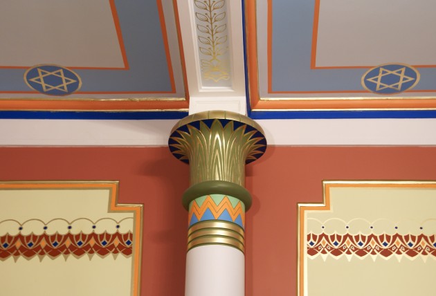 Riga synagogue-interior and column