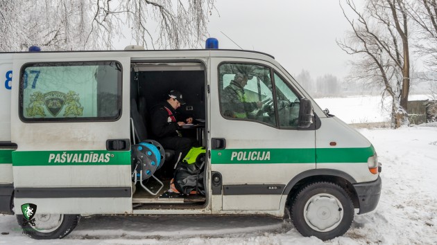 Pašvaldības policija pārbauda kārtību uz ledus - 39