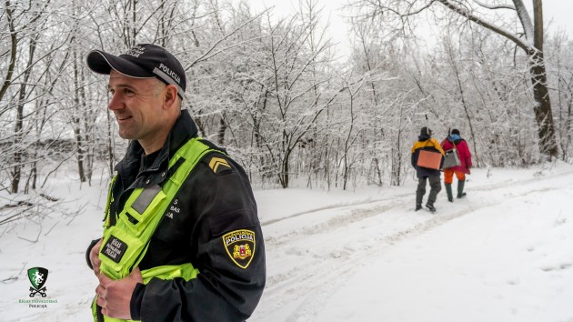 Pašvaldības policija pārbauda kārtību uz ledus - 40