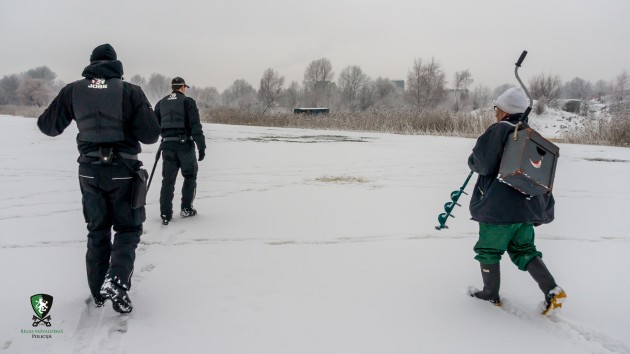 Pašvaldības policija pārbauda kārtību uz ledus - 49
