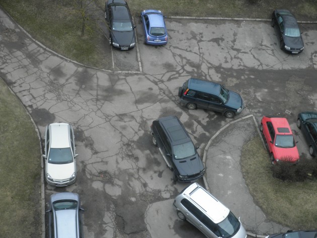 "Delfi" lasītāju fiksēti nepareizas parkošanās piemēri - 3