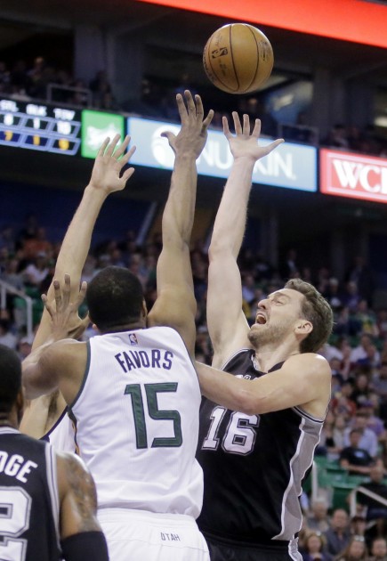 NBA spēle: "Spurs" pret Jūtas "Jazz" - 4