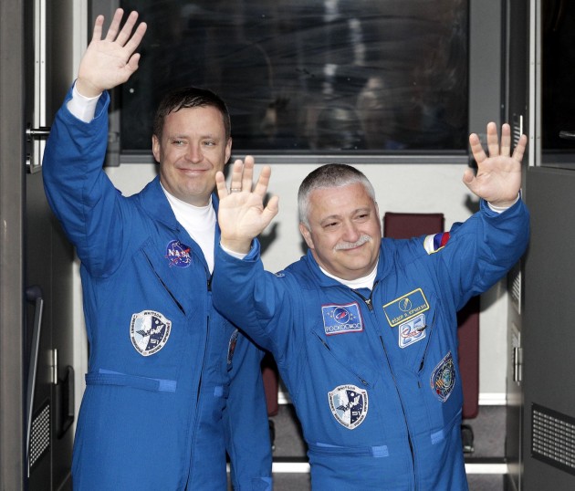 Astronauts un kosmonauts dodas uz SKS - 1