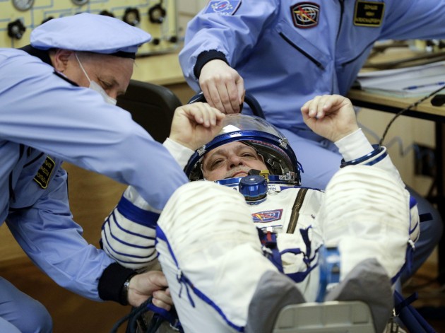 Astronauts un kosmonauts dodas uz SKS - 2