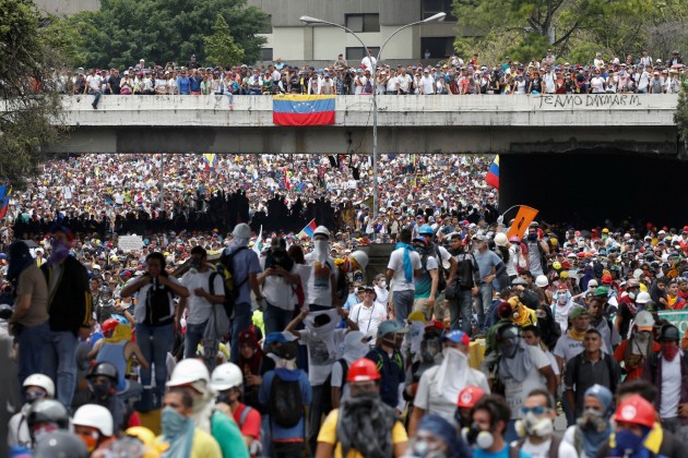 Venecuēlā turpinās protesti - 13