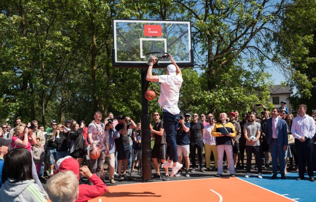 Kristaps Porziņģis atklāj basketbola laukumu Liepājā - 31