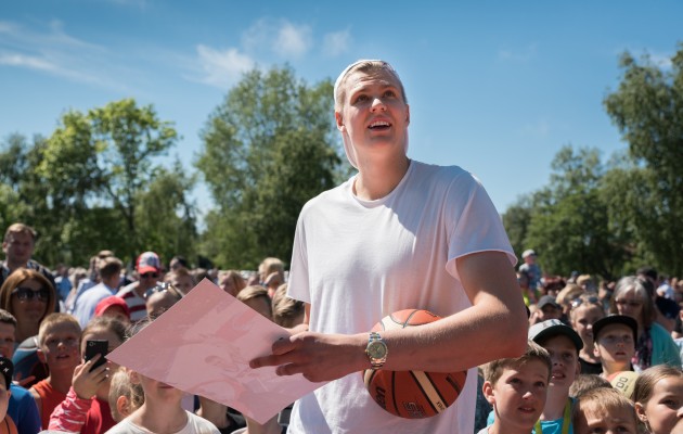 Kristaps Porziņģis atklāj basketbola laukumu Liepājā - 35