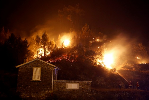 Nāvējošais ugunsgrēks Portugālē - 18
