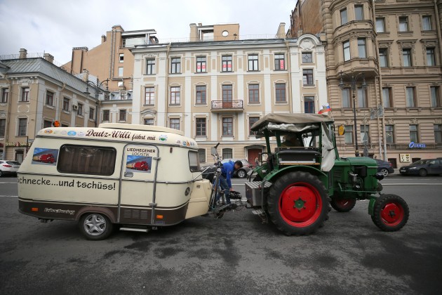 81 gadu vecs vācietis ar traktoru aizbrauc līdz Sanktpēterburgai - 4