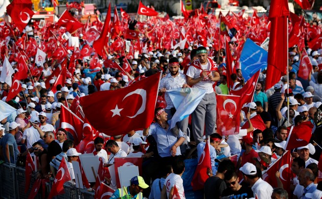Turcijas puča gadadienas gājiens ar karogiem - 5