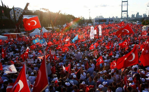 Turcijas puča gadadienas gājiens ar karogiem - 12