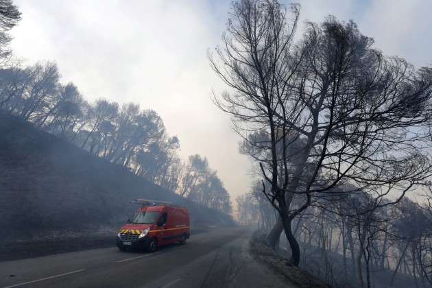 Meža ugunsgrēks Francijas dienvidos - 12