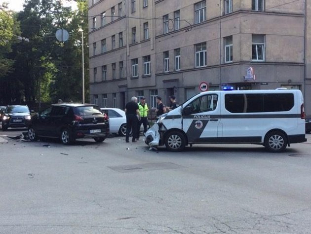 Trīs automašīnu avārija Rīgā - 13