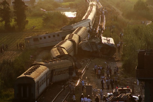 Divu pasažieru vilcienu sadursme Ēģiptē - 13