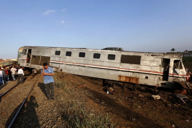 Divu pasažieru vilcienu sadursme Ēģiptē - 16