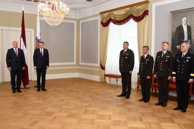 Valsts prezidents pasniedz ģenerālleitnanta dienesta pakāpi Nacionālo bruņoto spēku komandierim - 3
