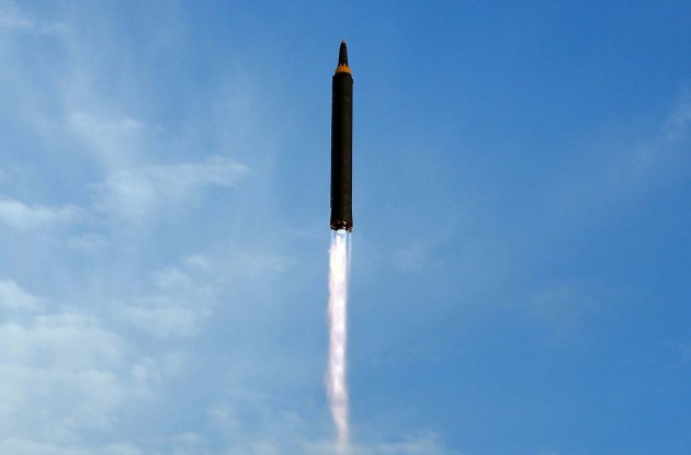 Ziemeļkorejā gavilē par raķetes "Hwasong-12" izmēģinājumu - 2