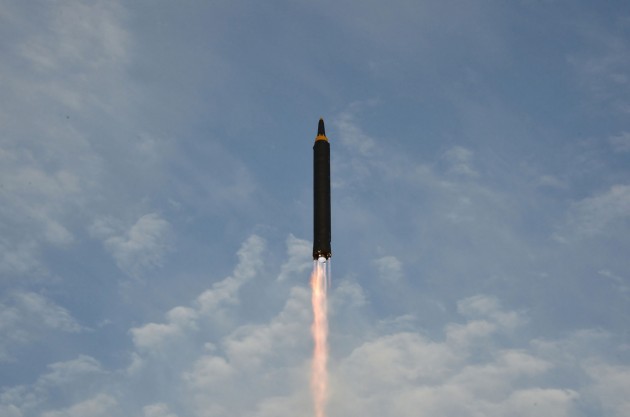 Ziemeļkorejā gavilē par raķetes "Hwasong-12" izmēģinājumu - 7