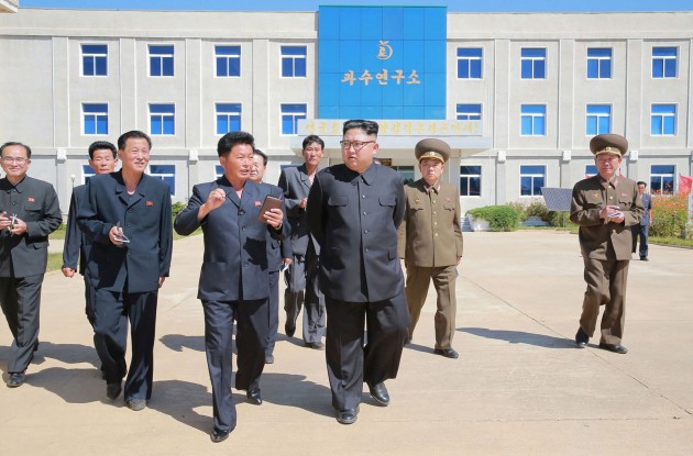 Kims Čenuns ābolu saimniecībā Ziemeļkorejā - 13