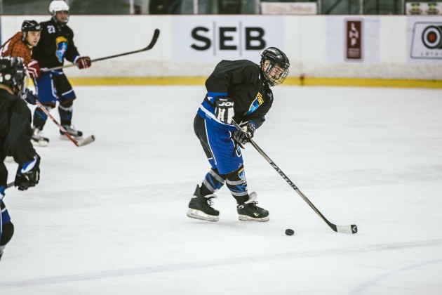 Latvijas karavīri cīkstas ar NATO spēkiem hokeja laukumā - 31