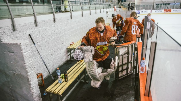Latvijas karavīri cīkstas ar NATO spēkiem hokeja laukumā - 53