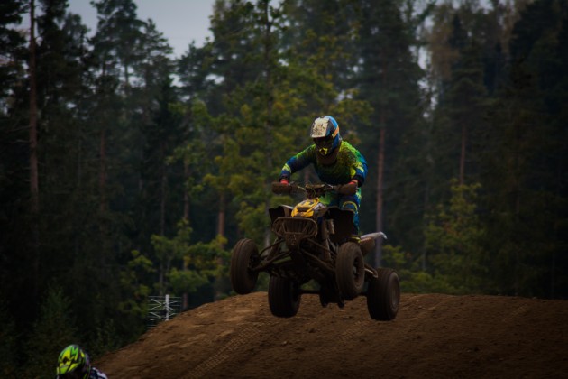 Latvijas čempionāta noslēdzošais posms blakusvāģu un kvadraciklu motokrosā - 98