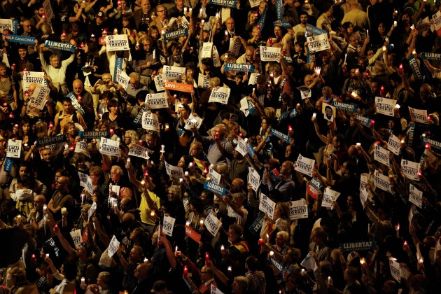Kataloņi protestē pret separātistu līderu apcietināšanu - 1
